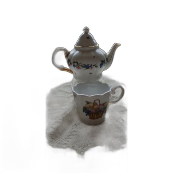 Fruit Porcelain Tea for One Set Teapot, Teacup, and lid, and Stackable ~Vintage~ - Picture 8 of 9